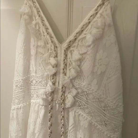Elegant White Lace Dress - Picture 2 of 4